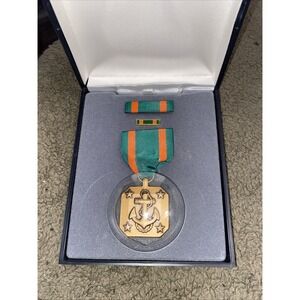 US Navy‎ & Marine Corps Achievement Medal with Ribbon and Lapel Pin Rare